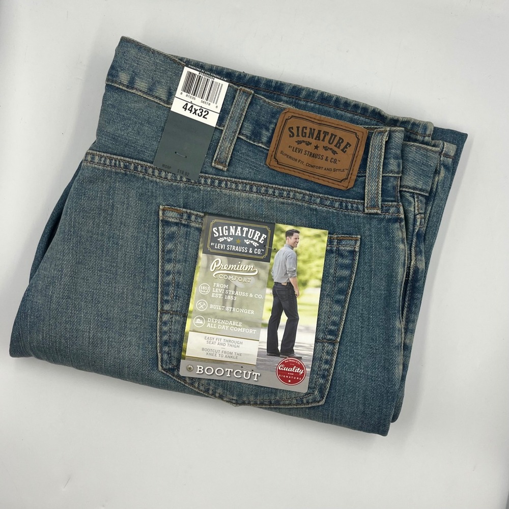 Signature by Levi Strauss & Co Mens Bootcut Jeans 44x32 Premium Comfort Blue